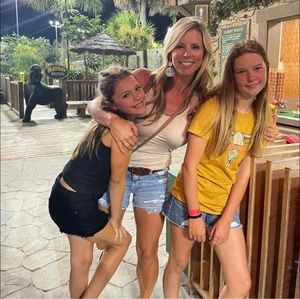 Meet your Posher, Leslie